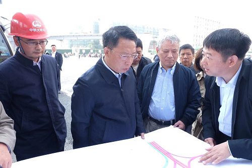 南昌市委副書(shū)記、市長(cháng)劉建洋視察洪都大道快速化改造工程